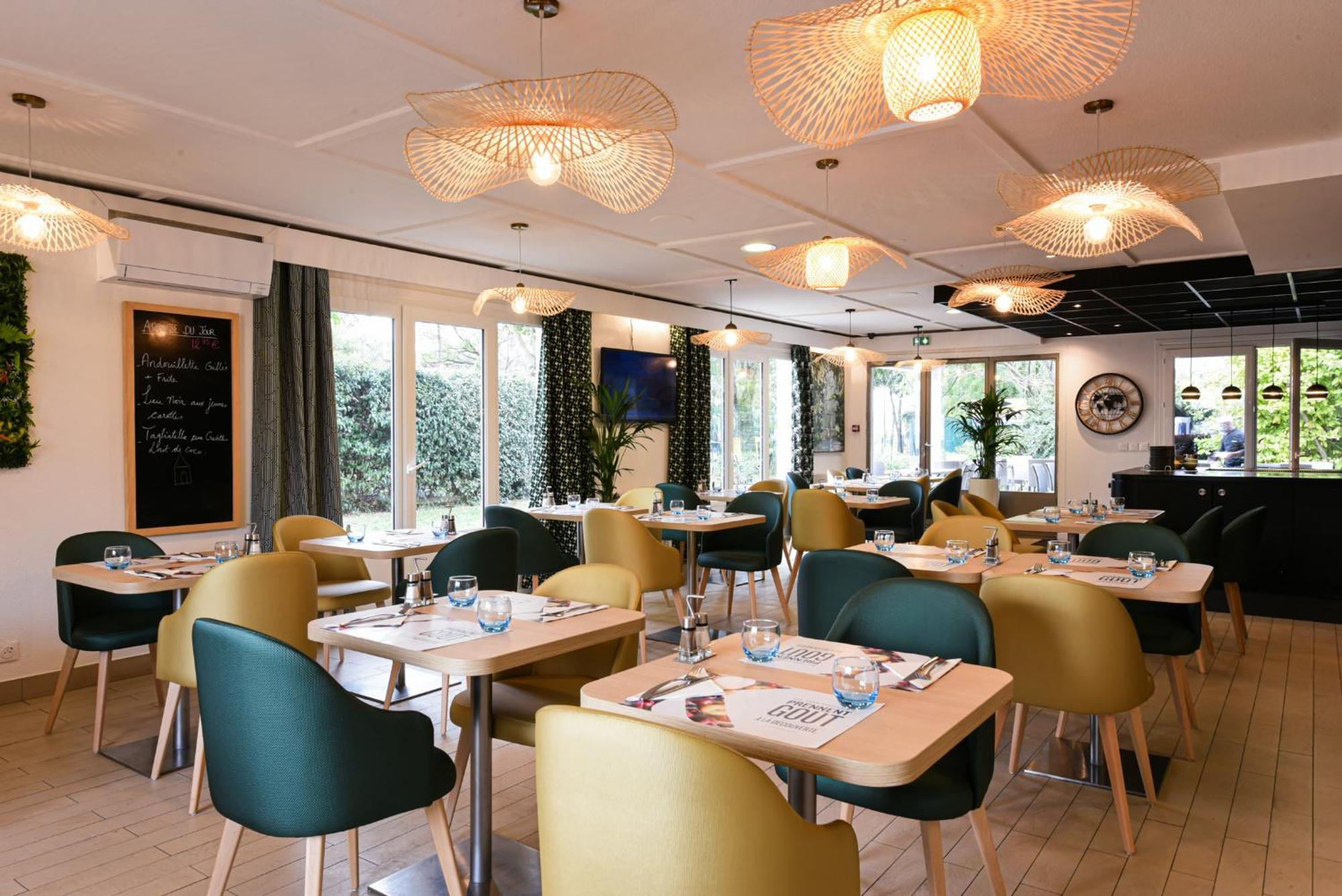 Kyriad Villeneuve Saint Georges - Hotel Renove Exterior photo
